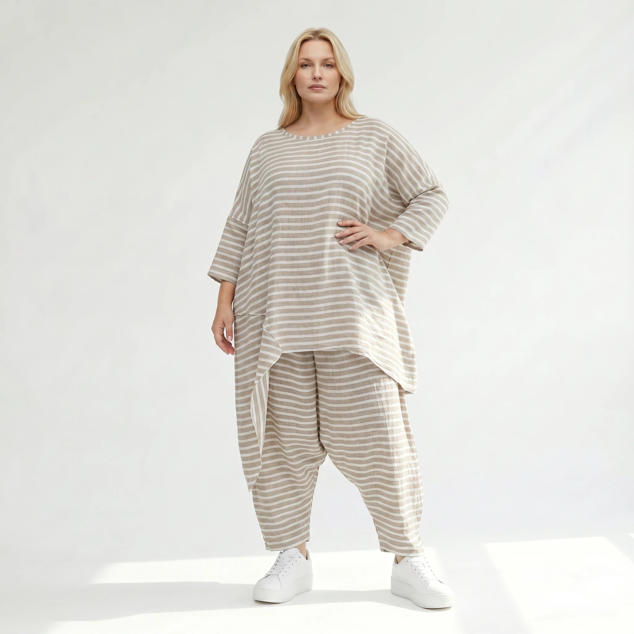 Asymmetrisches Shirt im ausgefallenen Lagenlook mit legerem Crash-Effekt aus Leinen Optik, Sand/Weiß