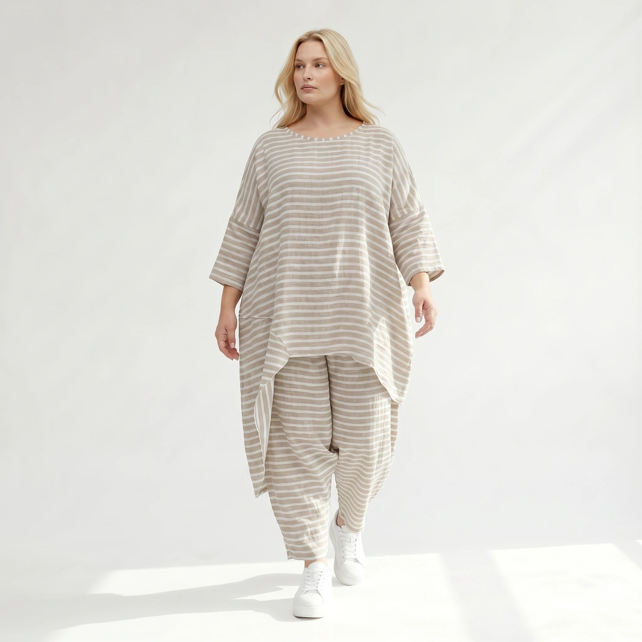 Asymmetrisches Shirt im ausgefallenen Lagenlook mit legerem Crash-Effekt aus Leinen Optik, Sand/Weiß