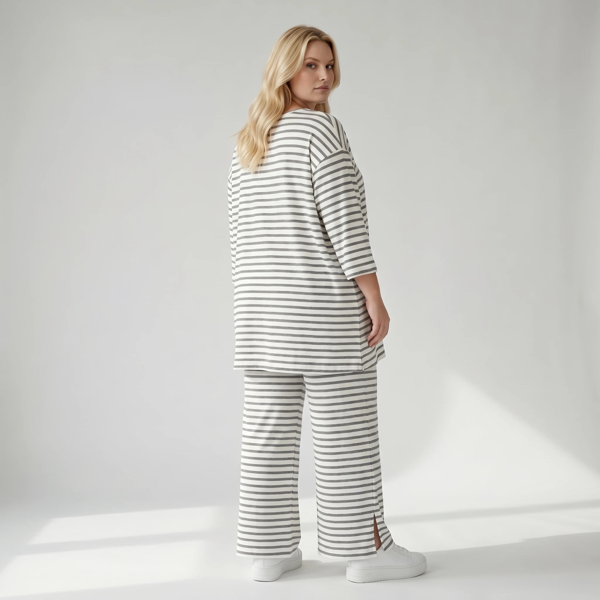 Stilvolle Lagenlook Hose aus weich fließendem Jersey im legeren Oversize Stil mit Streifen, Weiß/Grau