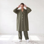 Fliessender Khaki Mantel im legeren Lagenlook mit Oversize Form zeitlos chic soft modern