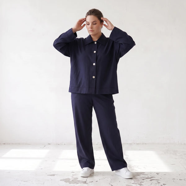 Zeitloser Marine Blazer im entspannten Oversize Lagenlook mit Hemdkragen elastisch weich