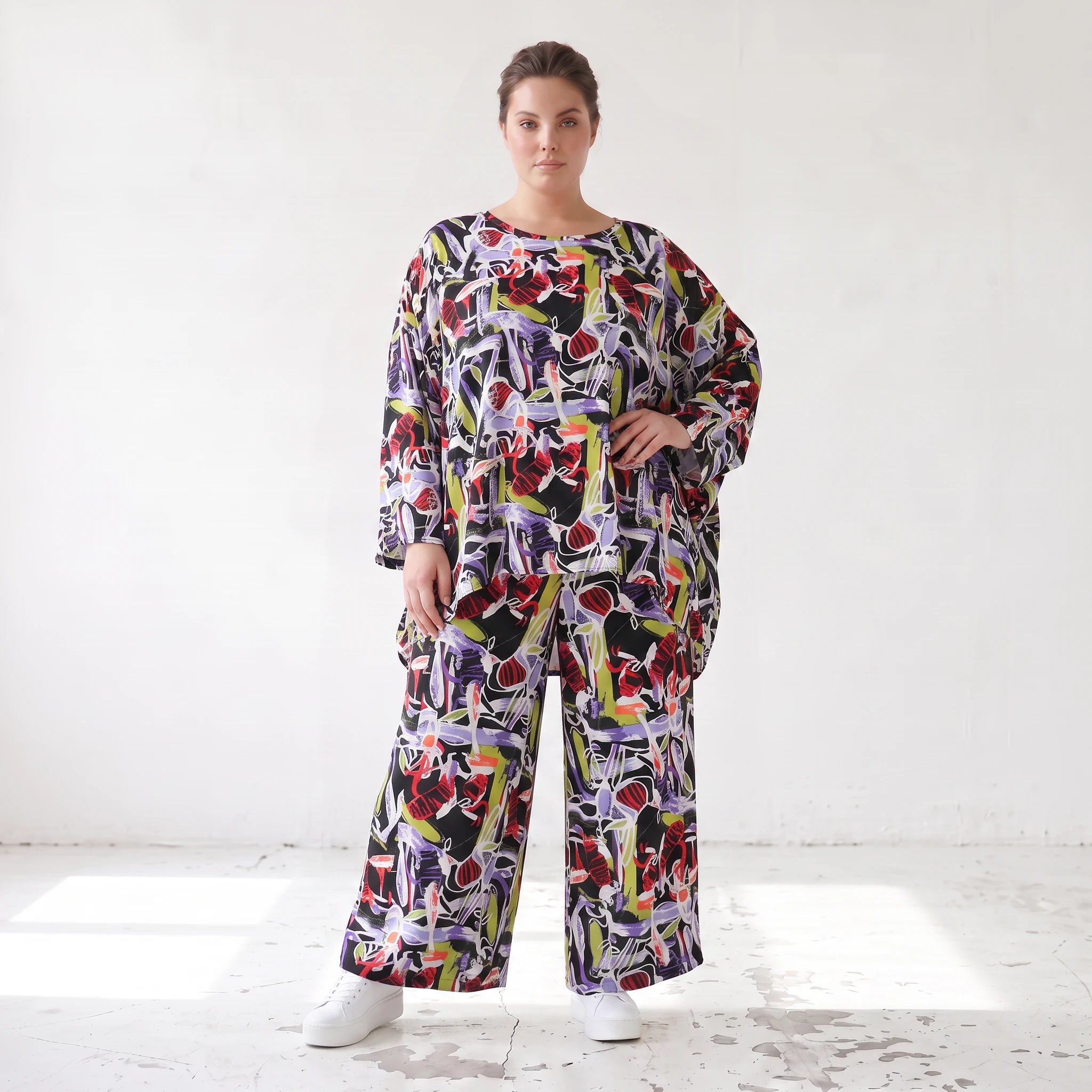 Oversized Shirt aus leichter Viskose Popeline in Lila mit Rundhals und lässigem Schnitt