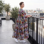 Fließendes Sommerkleid in Schwarz aus zartem Viskose Popeline mit gerüschtem Stufenvolant