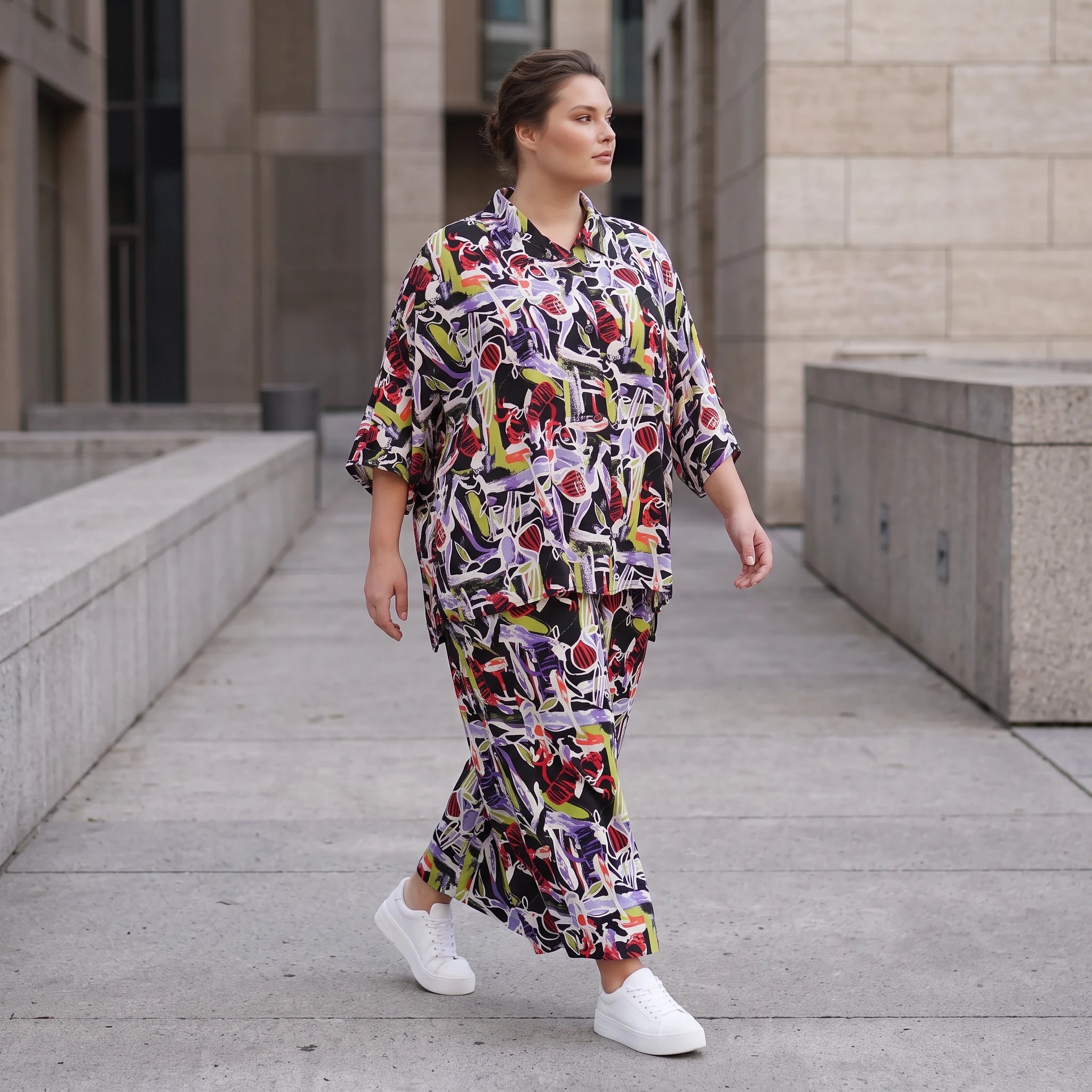 Zeitlose Oversize Viskosebluse in Schwarz Oliv Lila leger Lagenlook modern Hemdkragen