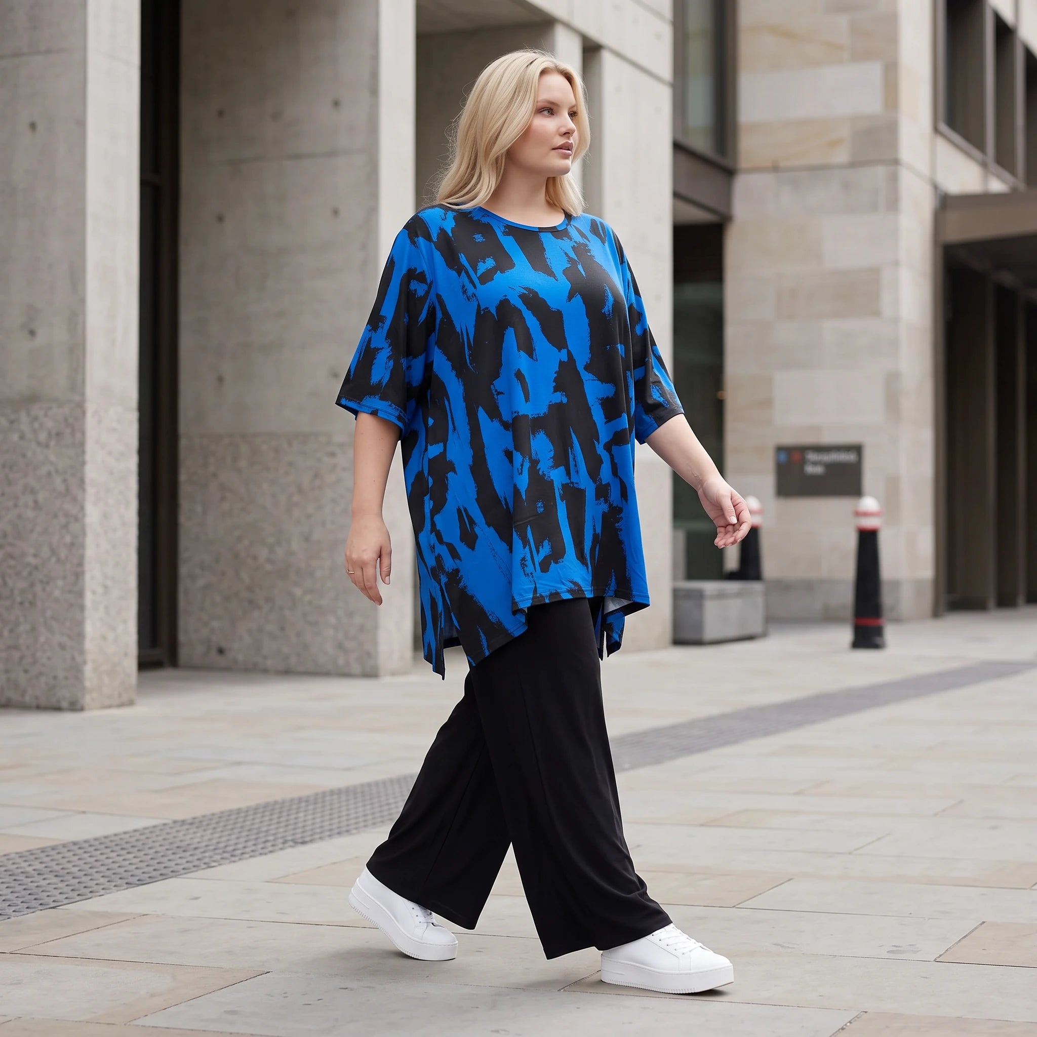 Damen Shirt Lagenlook Baumwolle Blau/Schwarz, A-Linie, Kurzarm, Seitenschlitze, Oversize große Größen – Funky Diva