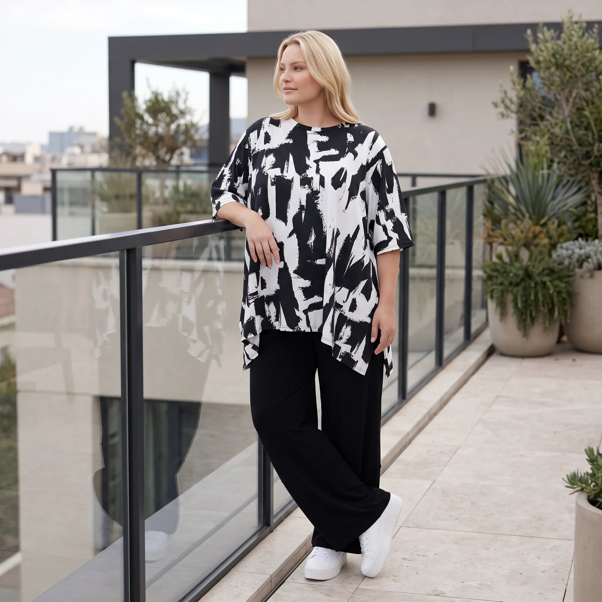Damen Shirt Lagenlook Baumwolle Schwarz/Weiß, A-Linie, Kurzarm, Seitenschlitze, Oversize große Größen – Funky Diva
