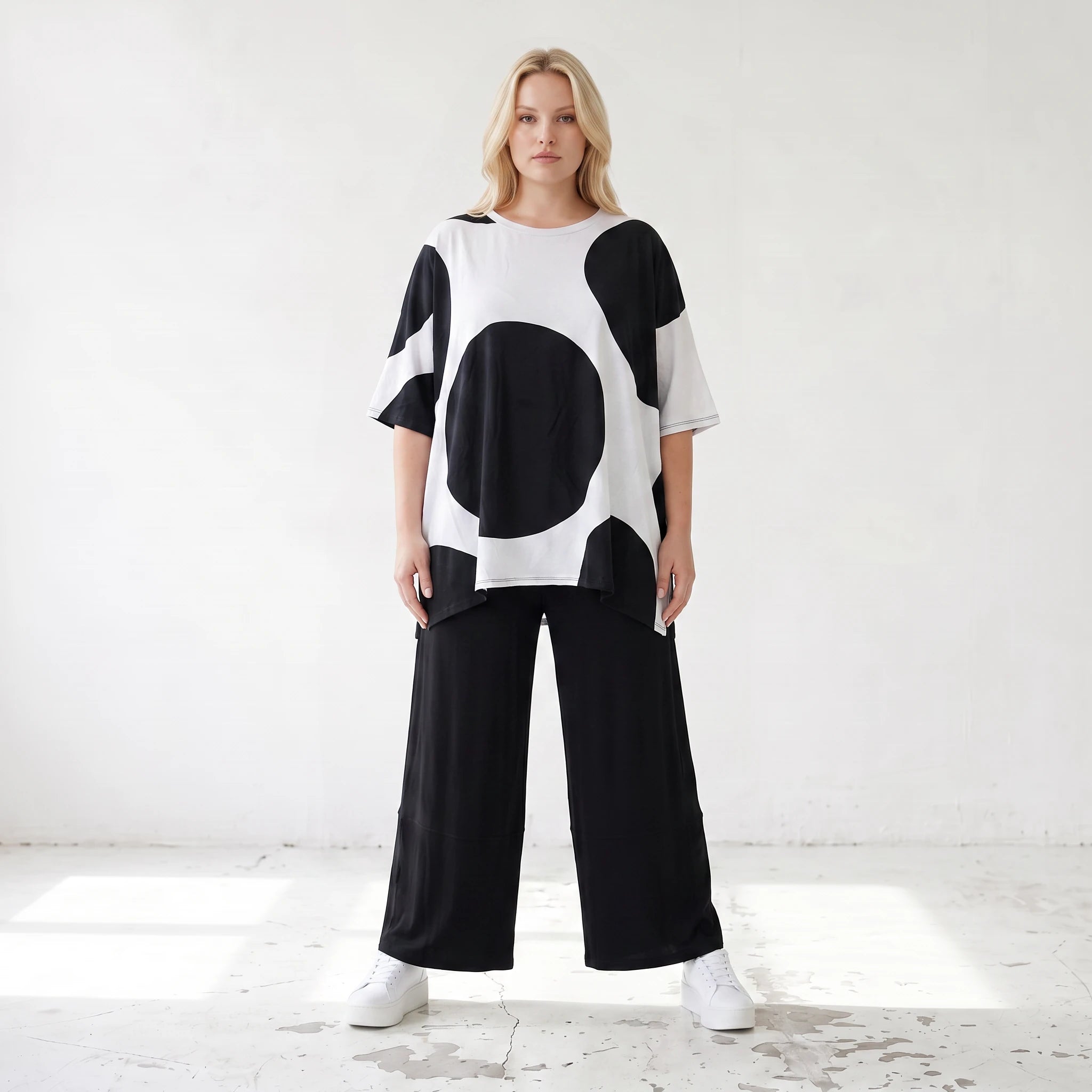 Damen Shirt Lagenlook Baumwolle Schwarz/Weiß, A-Linie, Punkte, Kurzarm, Seitenschlitze, Oversize große Größen – Funky Diva