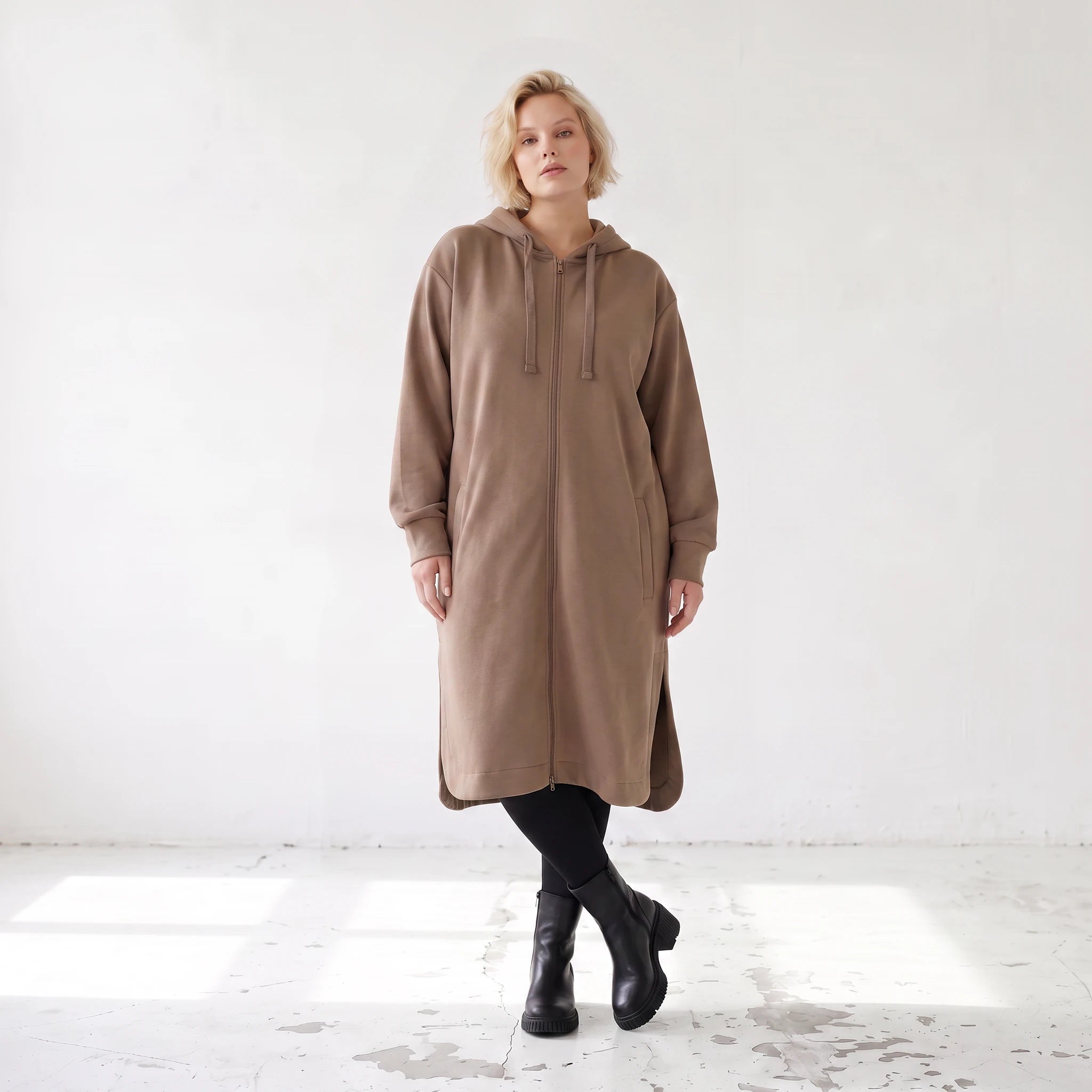 Braune Kapuzenjacke aus Baumwolle in French Terry mit Reißverschluss und Seitentaschen