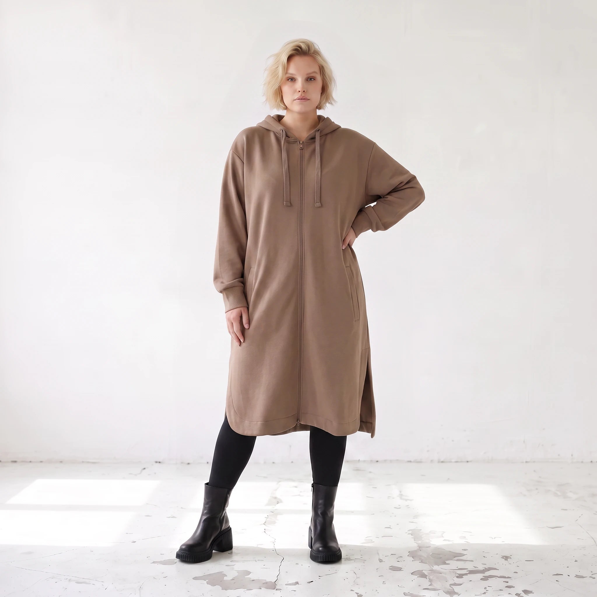 Braune Kapuzenjacke aus Baumwolle in French Terry mit Reißverschluss und Seitentaschen