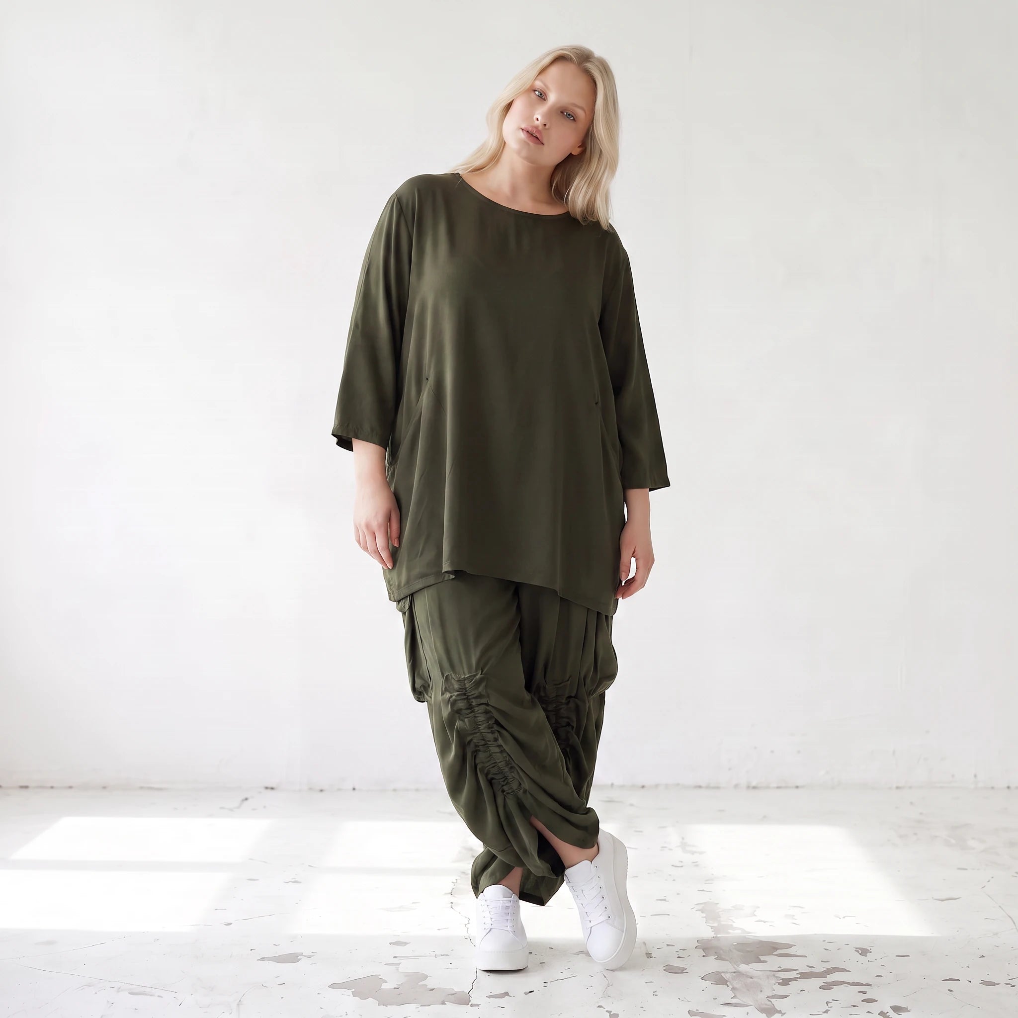 Damen Hose Lagenlook Lyocell Khaki, Ballonschnitt, Flügeltaschen, Oversize große Größen – AKH Premium