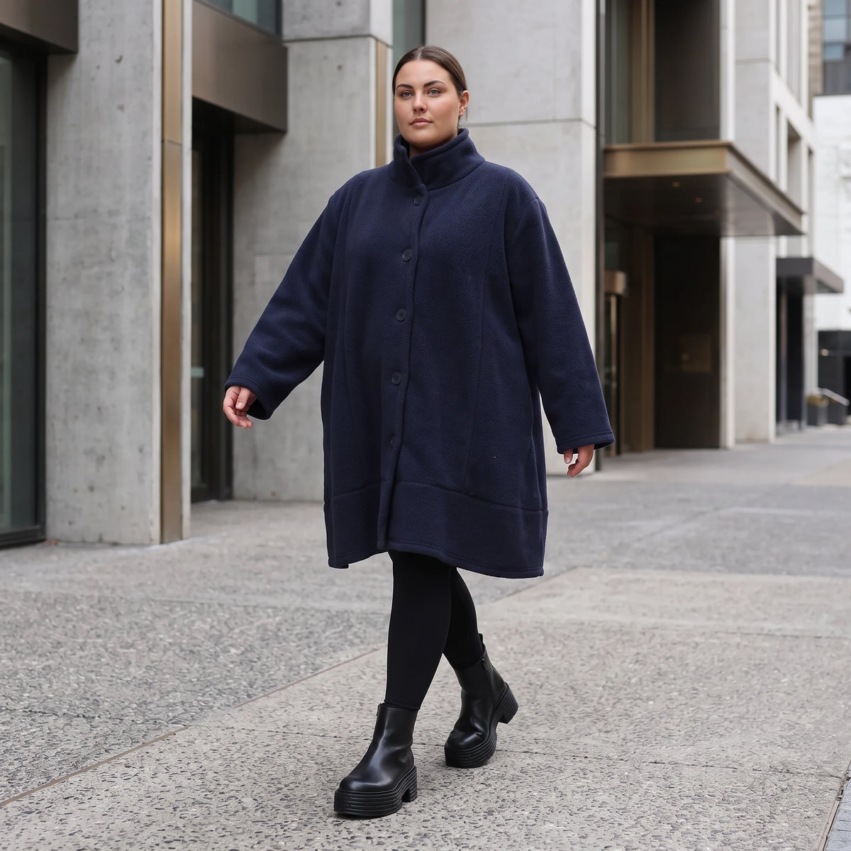 Marine Teddyjacke aus Flauschstoff in A-Linie mit Kellerfalte am Rücken warm und weich