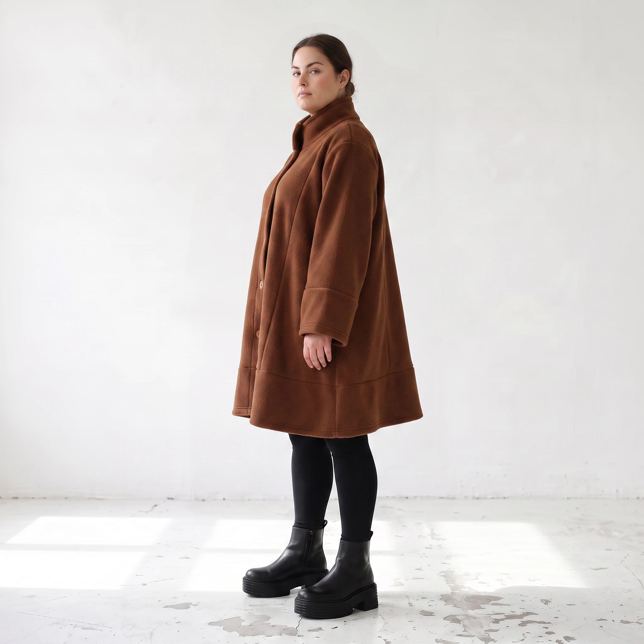 Braune Teddyjacke in A-Linie mit Kellerfalte Stehkragen und Knopfleiste für Winter