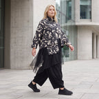 Winterjacke in Schwarz/Beige aus weichem Suedematerial in A-Form mit Kragen und Taschen