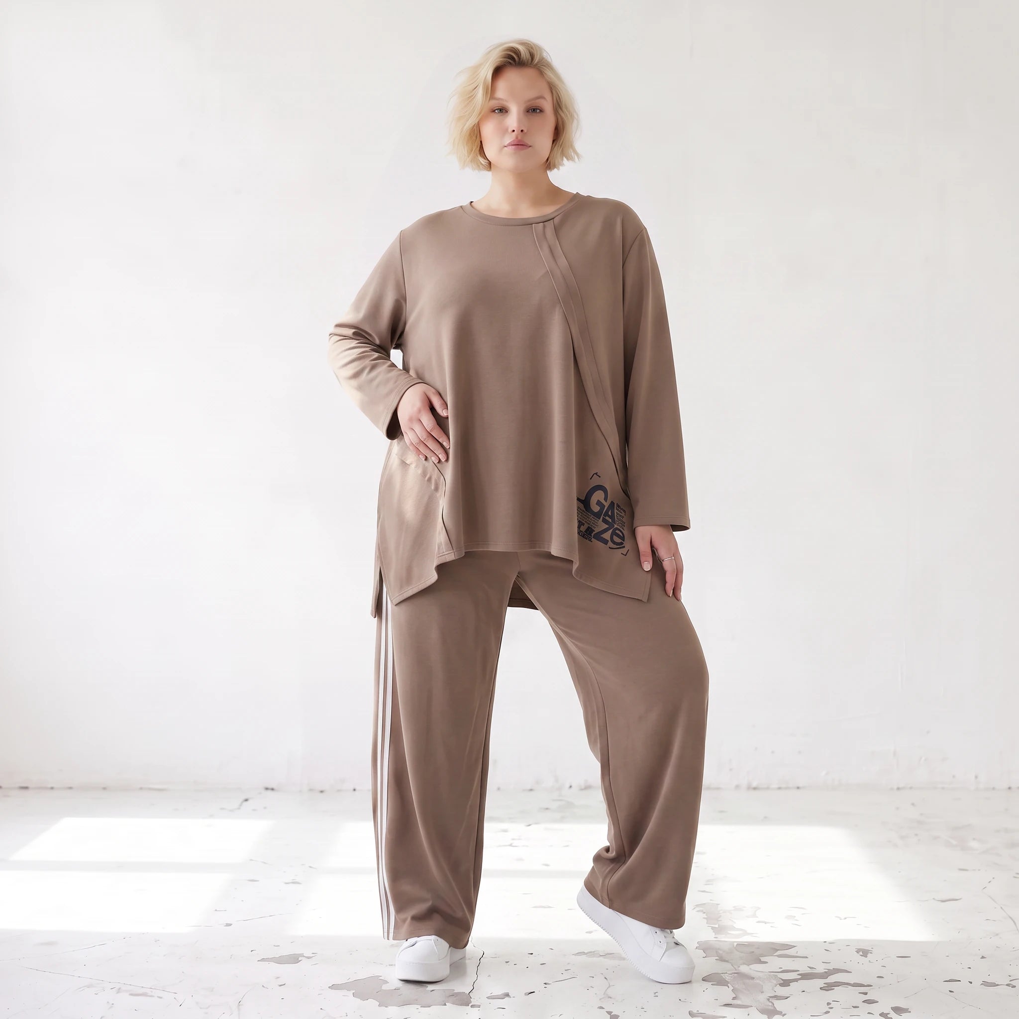 Longsleeve in Taupe aus French Terry mit Grafikprint und A-Linie im lässigen Streetstyle