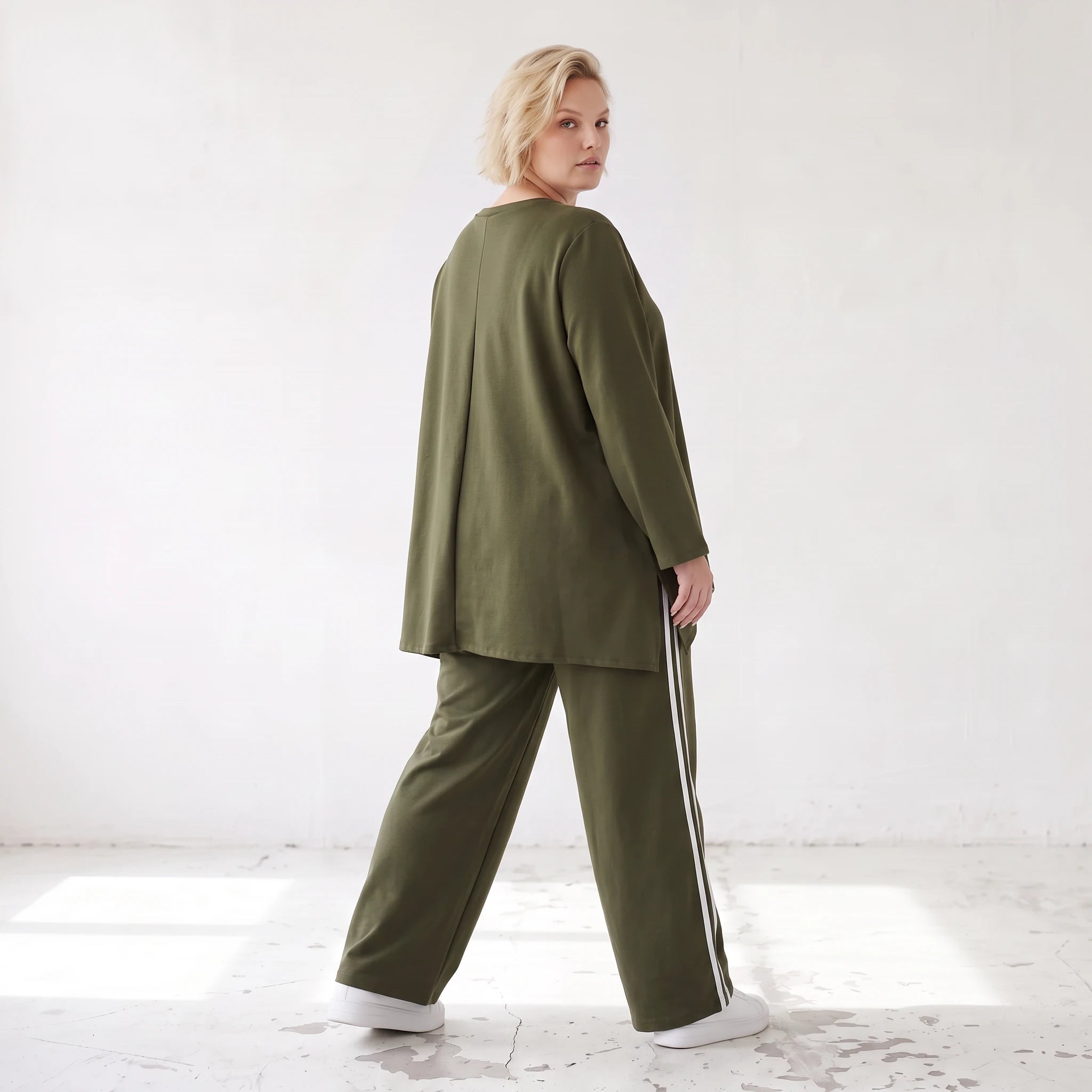 Langarmshirt in A-Linie aus French Terry mit Grafikprint und außenliegenden Ziernähten