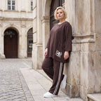 Braunes Langarmshirt in lockerer A-Linie aus French Terry mit Grafikprint Außennähten