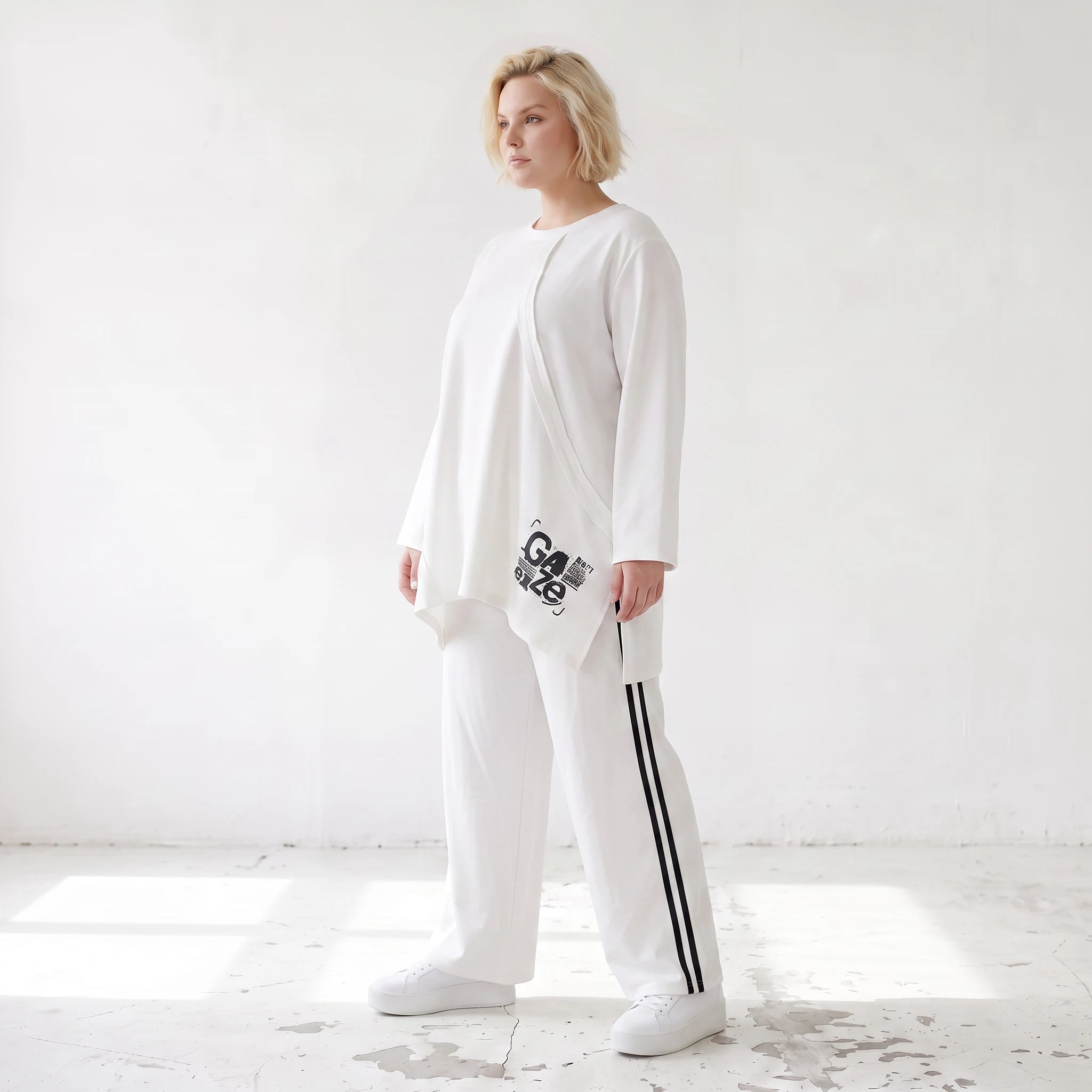 Weiches Langarmshirt in Weiß aus French Terry mit Grafikprint und lockerer A-Linie