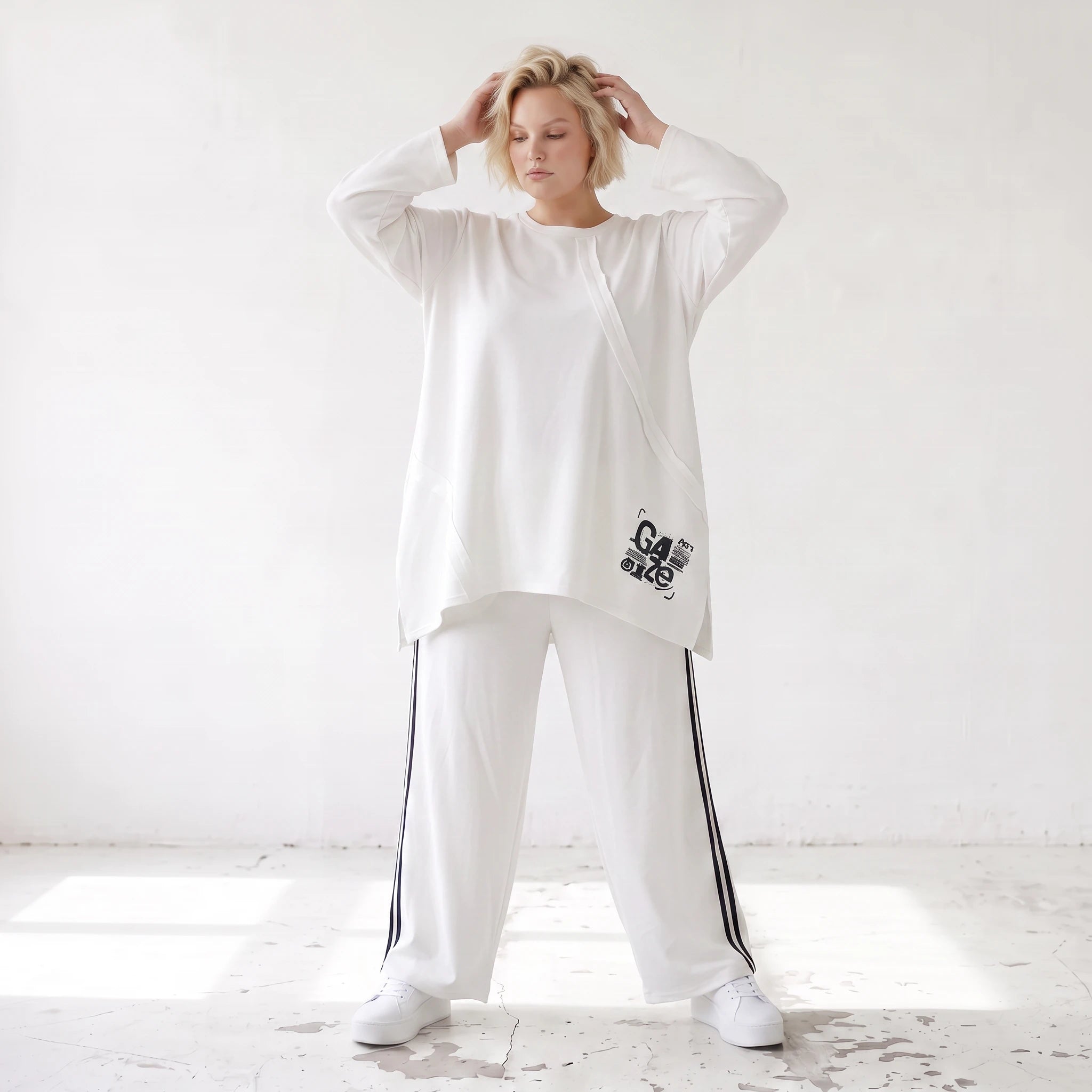 Weiches Langarmshirt in Weiß aus French Terry mit Grafikprint und lockerer A-Linie