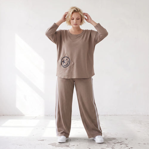 Sweatshirt aus French Terry mit Smileyprint und asymmetrischer Tasche in gerundeter Form