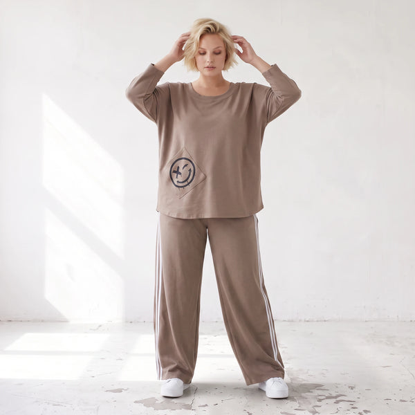 Sweatshirt aus French Terry mit Smileyprint und asymmetrischer Tasche in gerundeter Form