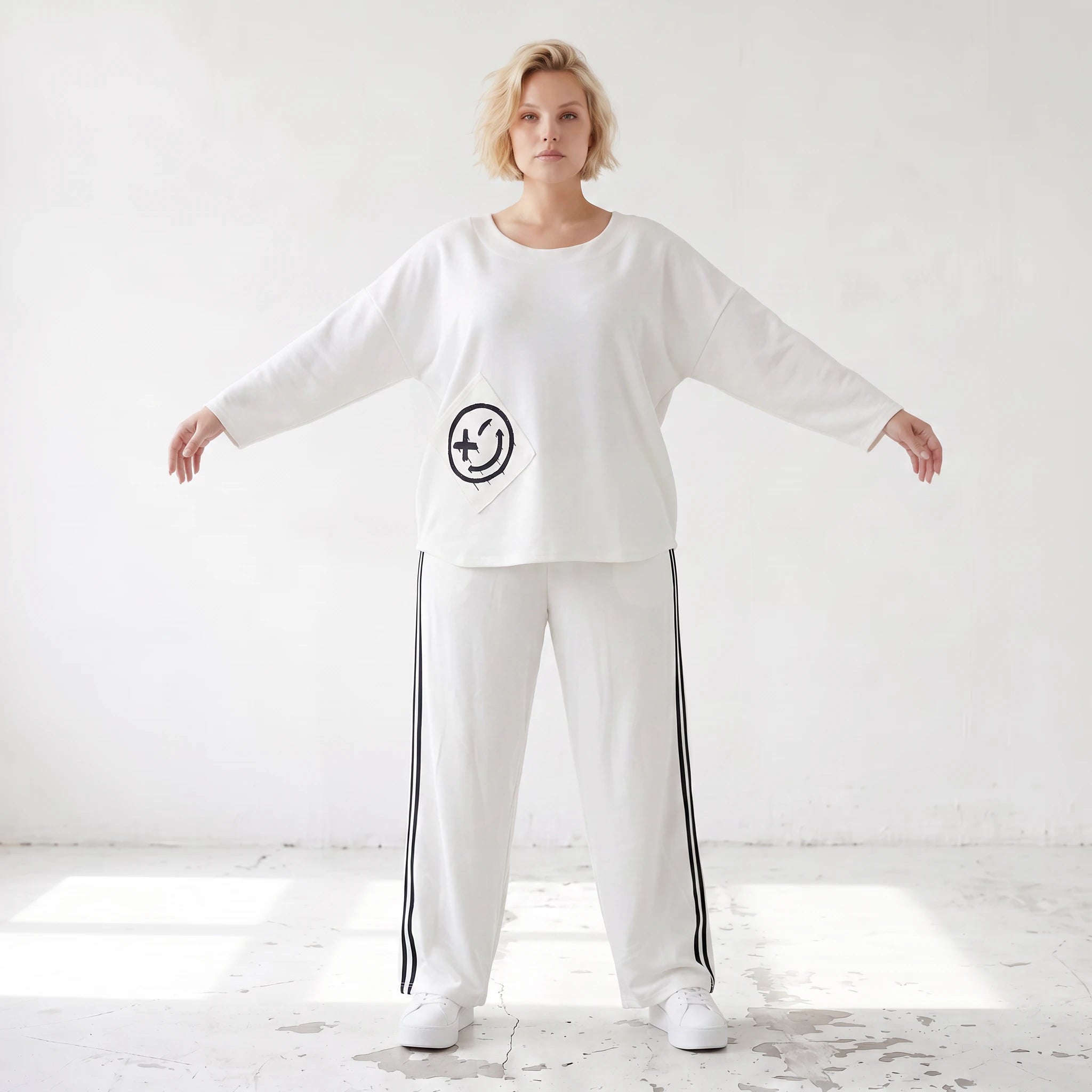 French Terry Sweatshirt mit Smileyprint an asymmetrischer Tasche Rundhals und 7/8-Arm