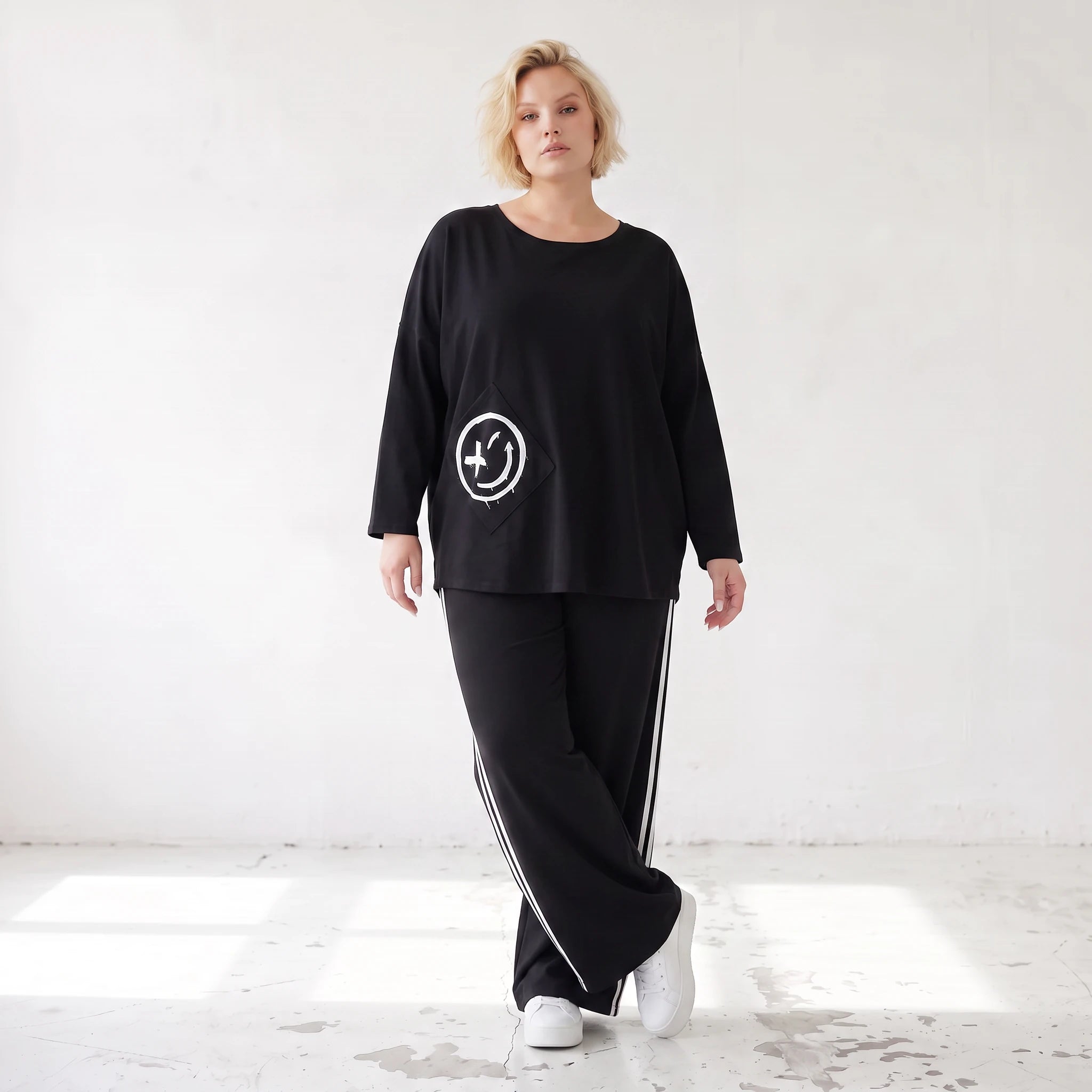 Sweatshirt mit Smileyprint und asymmetrischer Tasche aus weichem French Terry Rundhals