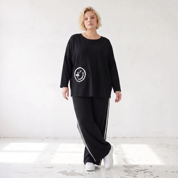 Sweatshirt mit Smileyprint und asymmetrischer Tasche aus weichem French Terry Rundhals