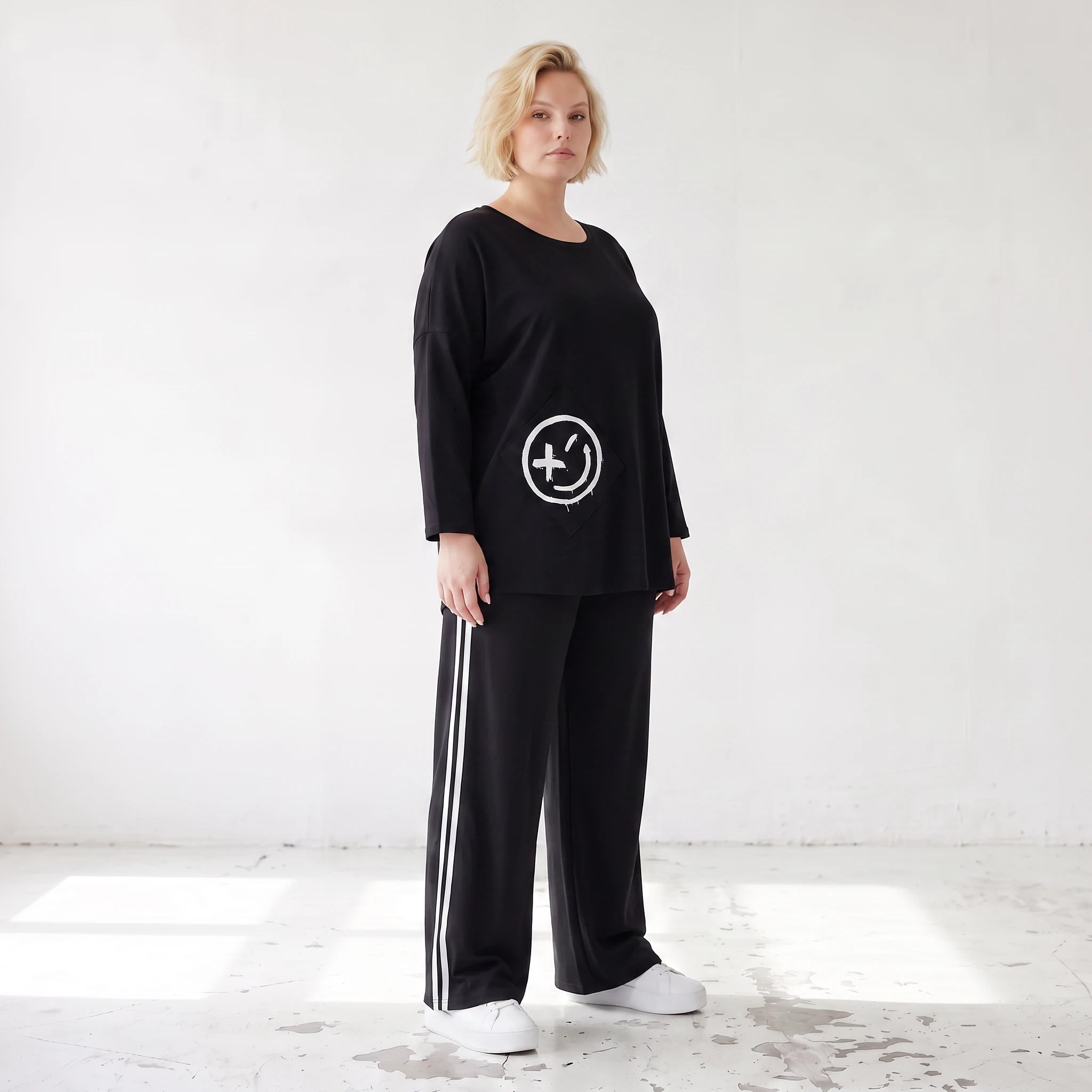 Sweatshirt mit Smileyprint und asymmetrischer Tasche aus weichem French Terry Rundhals