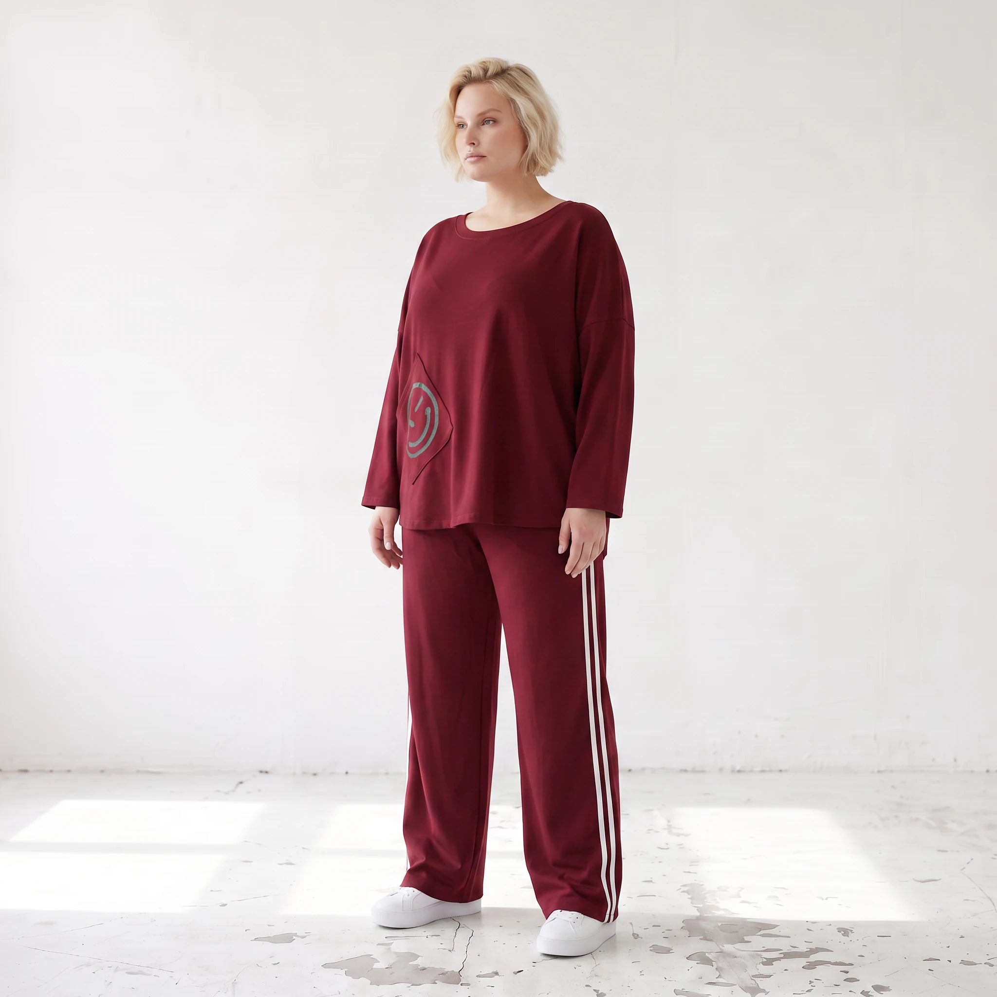 Rote Ballonhose aus French Terry mit Kontraststreifen und elastischem Bund Streetwear