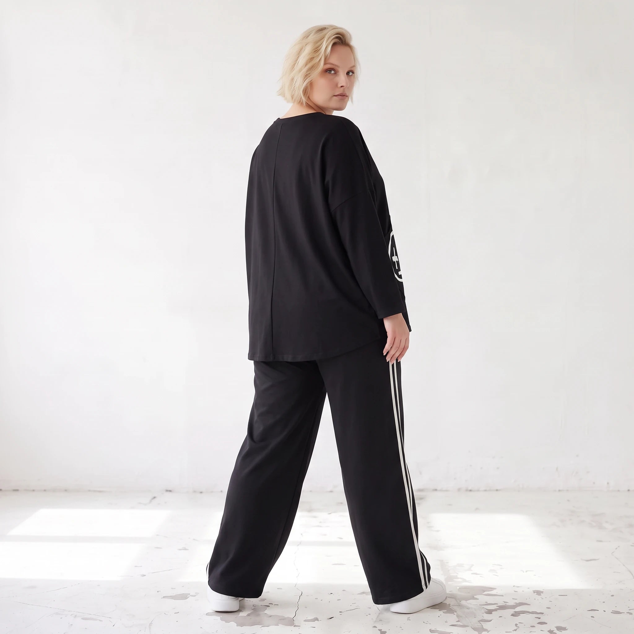 Ballonhose mit elastischem Bund und weissen Kontraststreifen im sportlichen College Look