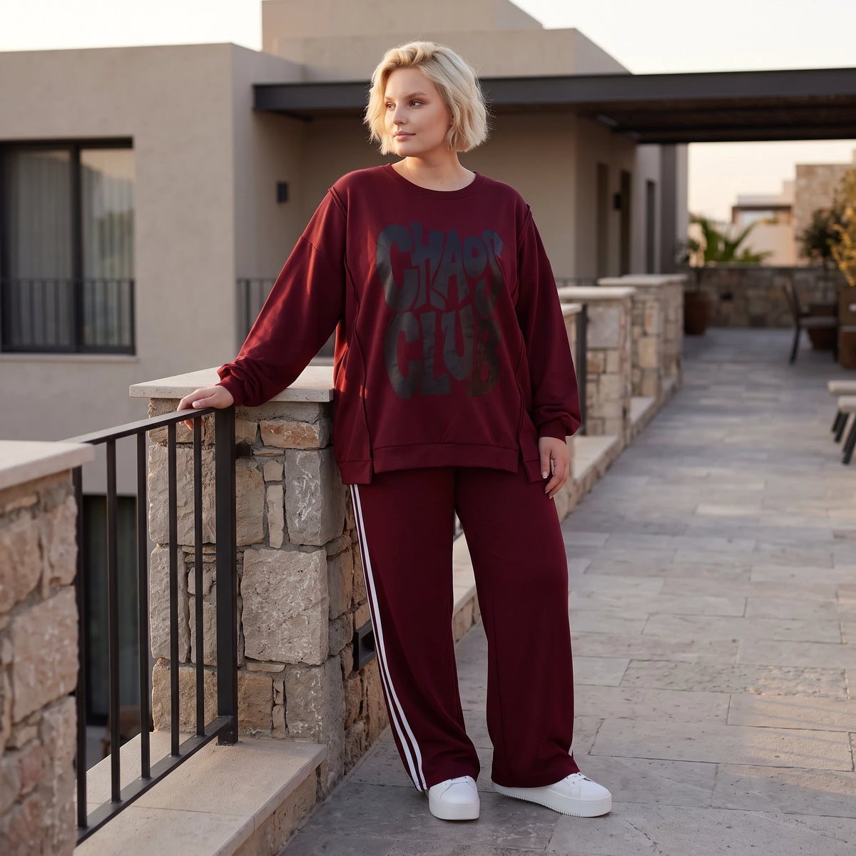 Kastiges Langarmshirt aus French Terry mit Statement Print und sichtbaren Außennähten