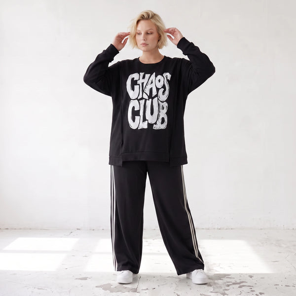 Statementshirt aus French Terry mit Chaos Club Print kastig und vorne kürzer geschnitten