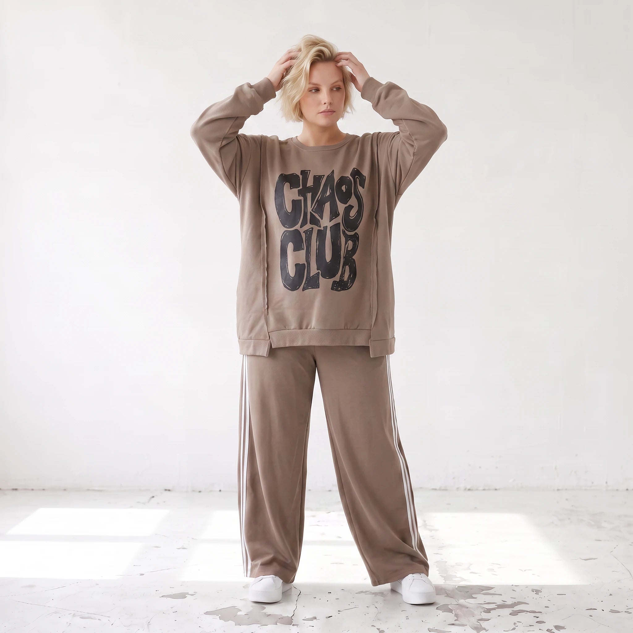 Streetwearshirt mit Chaos Club Print aus French Terry kastig mit Außennähten wärmend