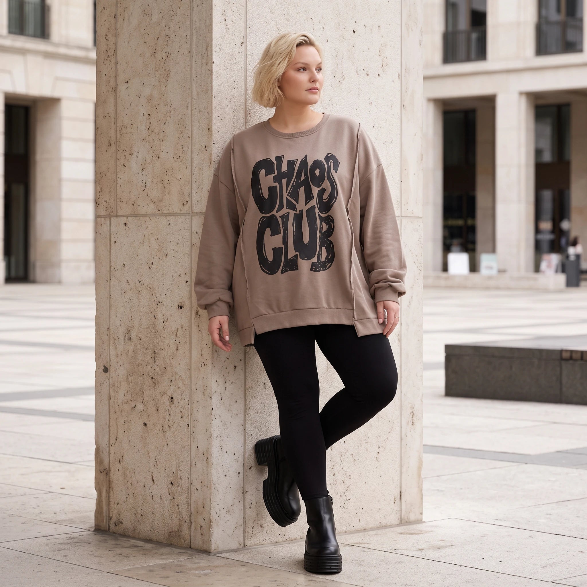 Streetwearshirt mit Chaos Club Print aus French Terry kastig mit Außennähten wärmend