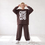 Braunes Sweatshirt mit Chaos Club Print aus French Terry und sichtbaren Außennähten