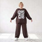 Braunes Sweatshirt mit Chaos Club Print aus French Terry und sichtbaren Außennähten