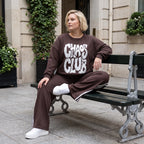 Braunes Sweatshirt mit Chaos Club Print aus French Terry und sichtbaren Außennähten