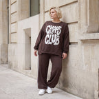 Braunes Sweatshirt mit Chaos Club Print aus French Terry und sichtbaren Außennähten