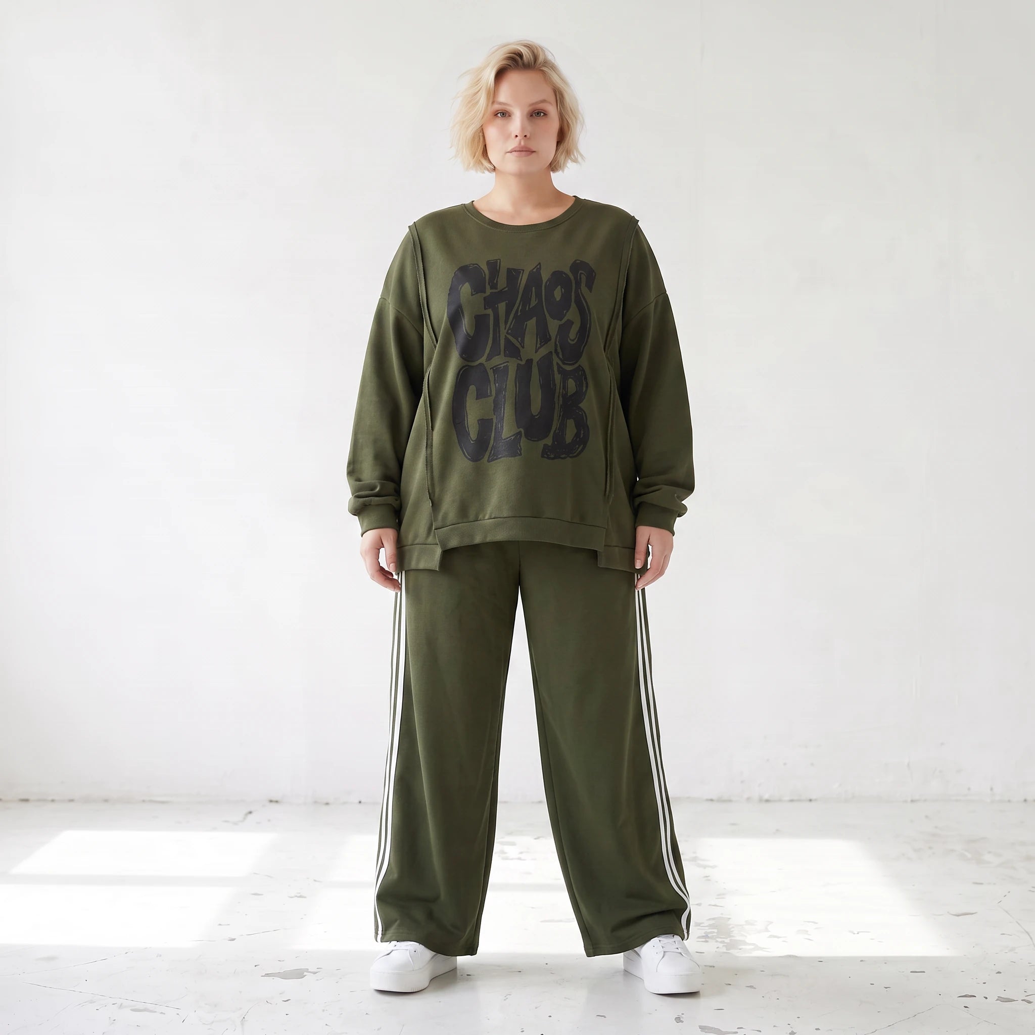Langarmshirt kastig aus weichem French Terry mit Chaos Club Print und sichtbaren Nähten