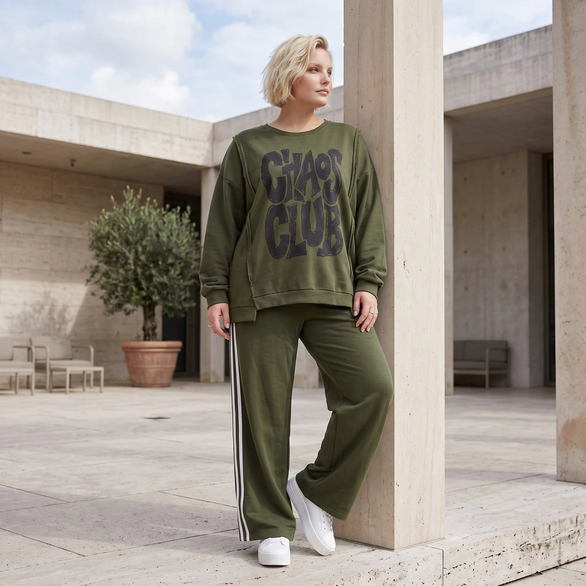 Langarmshirt kastig aus weichem French Terry mit Chaos Club Print und sichtbaren Nähten