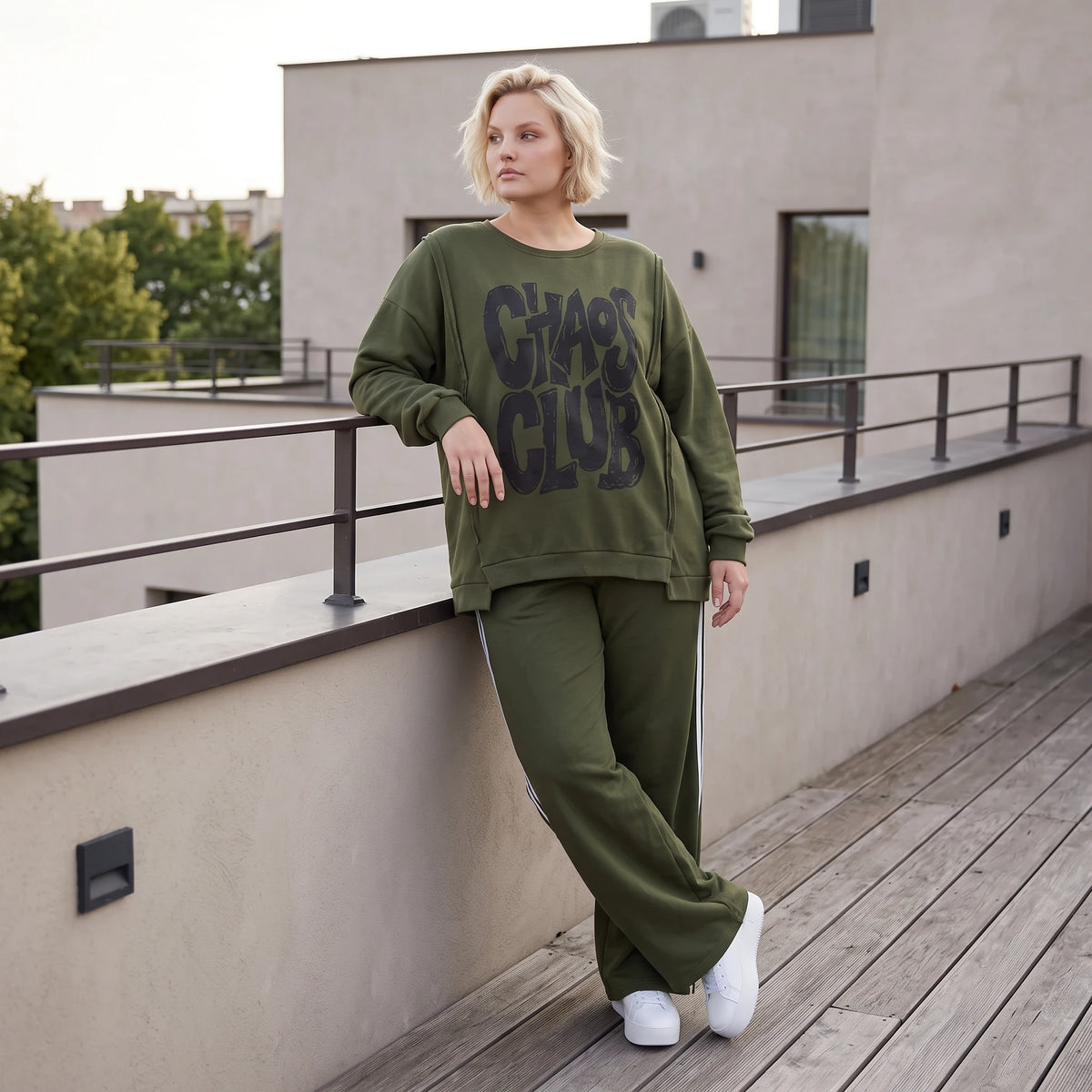 Langarmshirt kastig aus weichem French Terry mit Chaos Club Print und sichtbaren Nähten