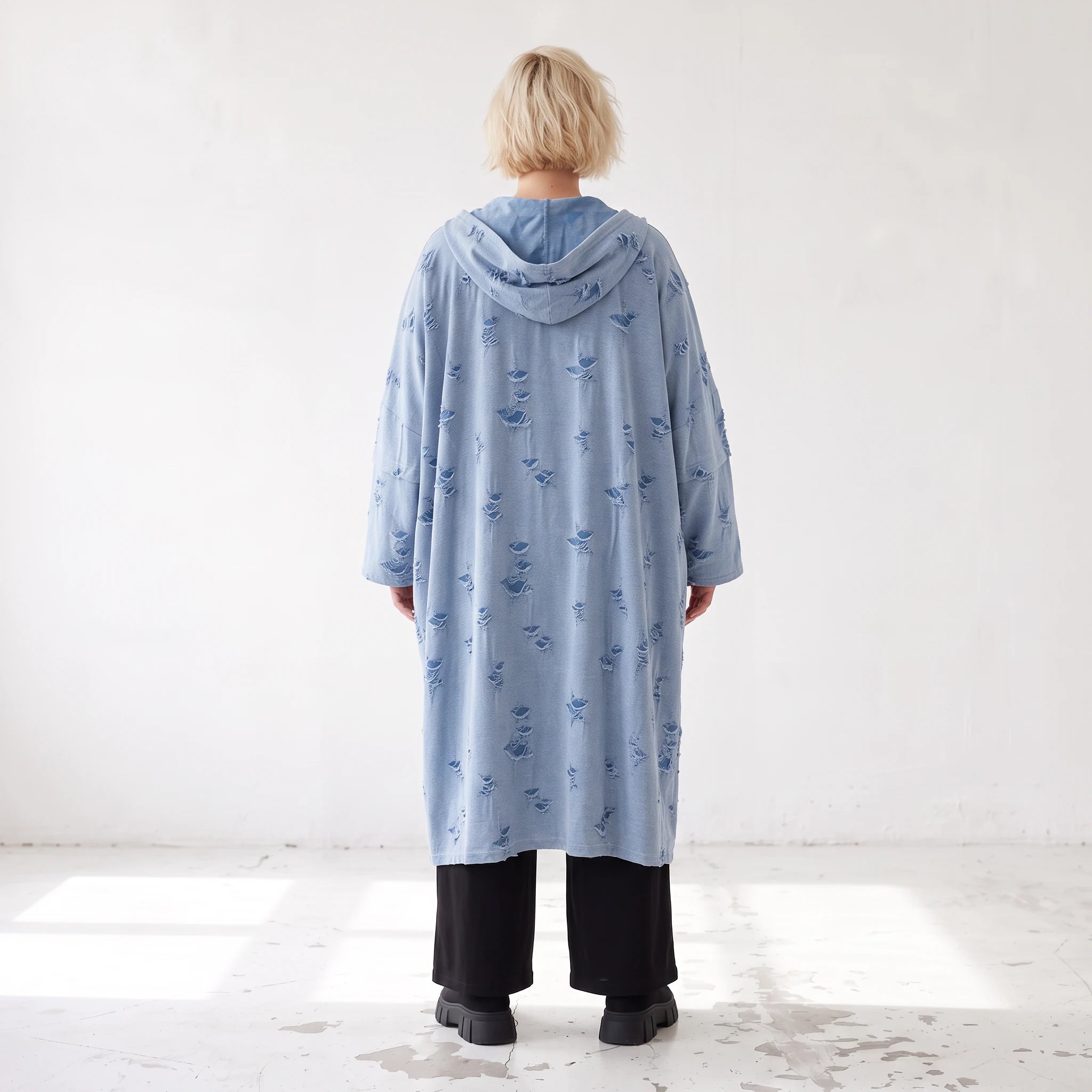 Jeansblauer Kapuzencardigan aus Baumwolljersey mit Elasthan mit lockerem geradem Schnitt