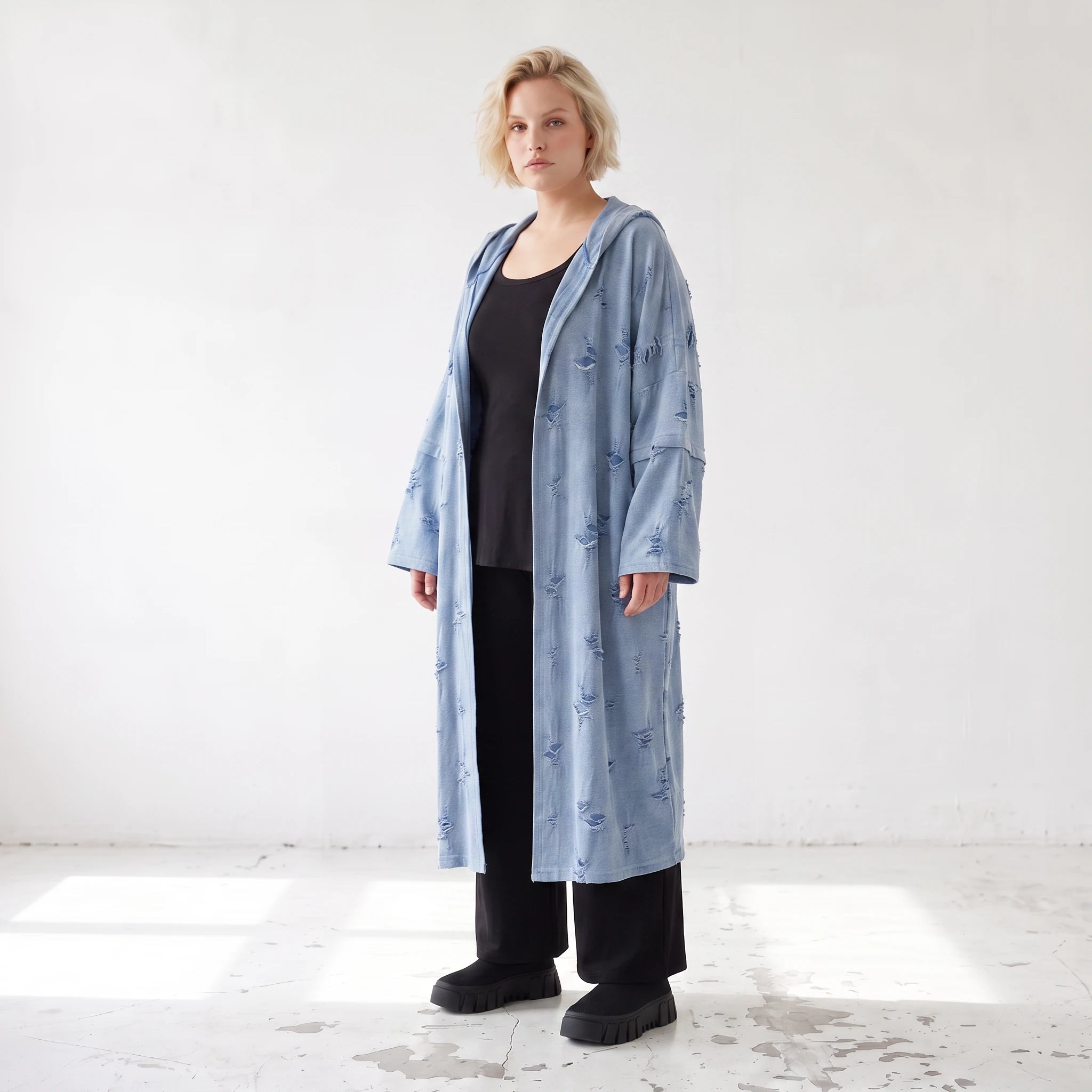 Jeansblauer Kapuzencardigan aus Baumwolljersey mit Elasthan mit lockerem geradem Schnitt