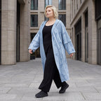 Jeansblauer Kapuzencardigan aus Baumwolljersey mit Elasthan mit lockerem geradem Schnitt