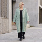 Cardigan in Pistaziengrün mit Kapuze aus weichem Jersey gerade geschnitten offen tragbar