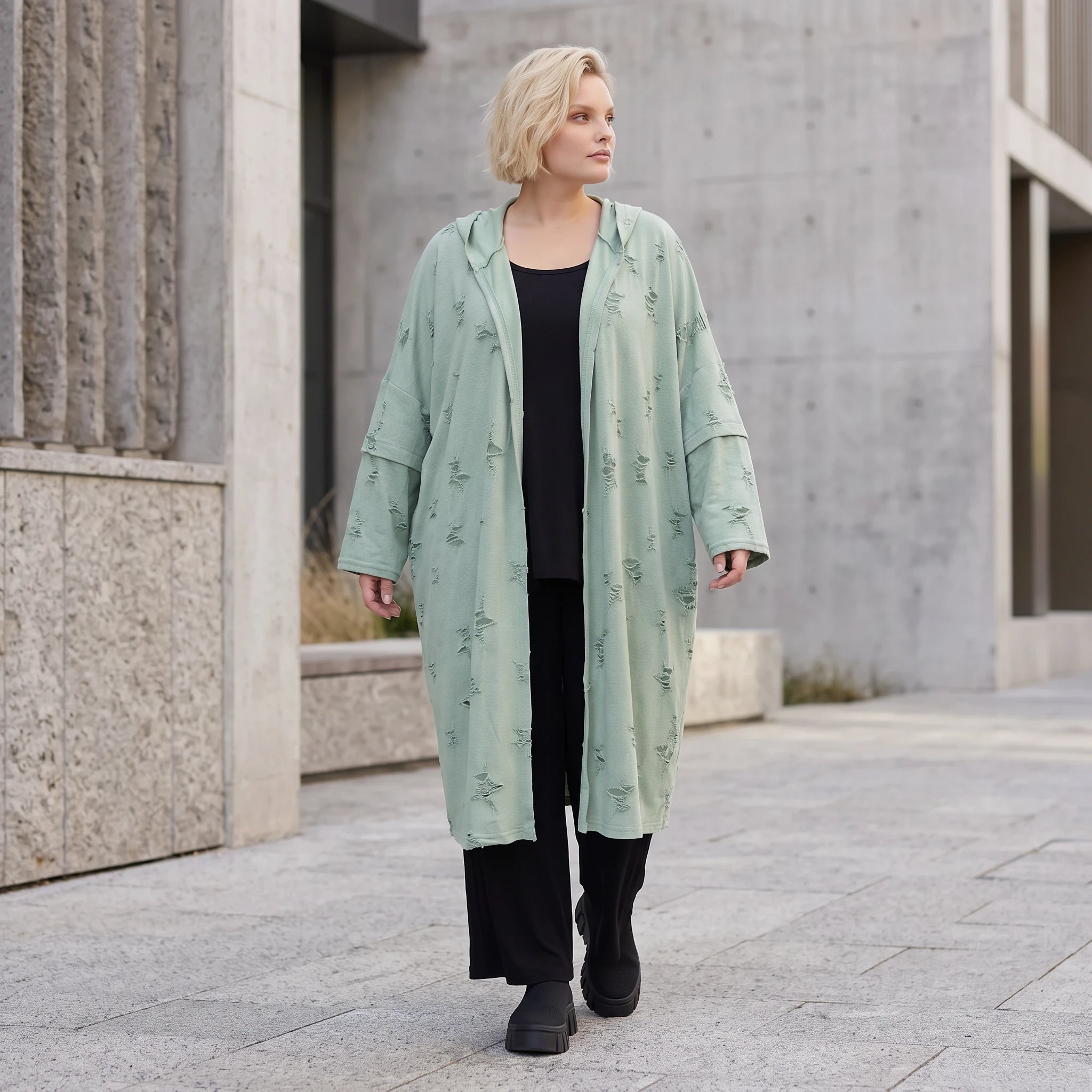 Cardigan in Pistaziengrün mit Kapuze aus weichem Jersey gerade geschnitten offen tragbar
