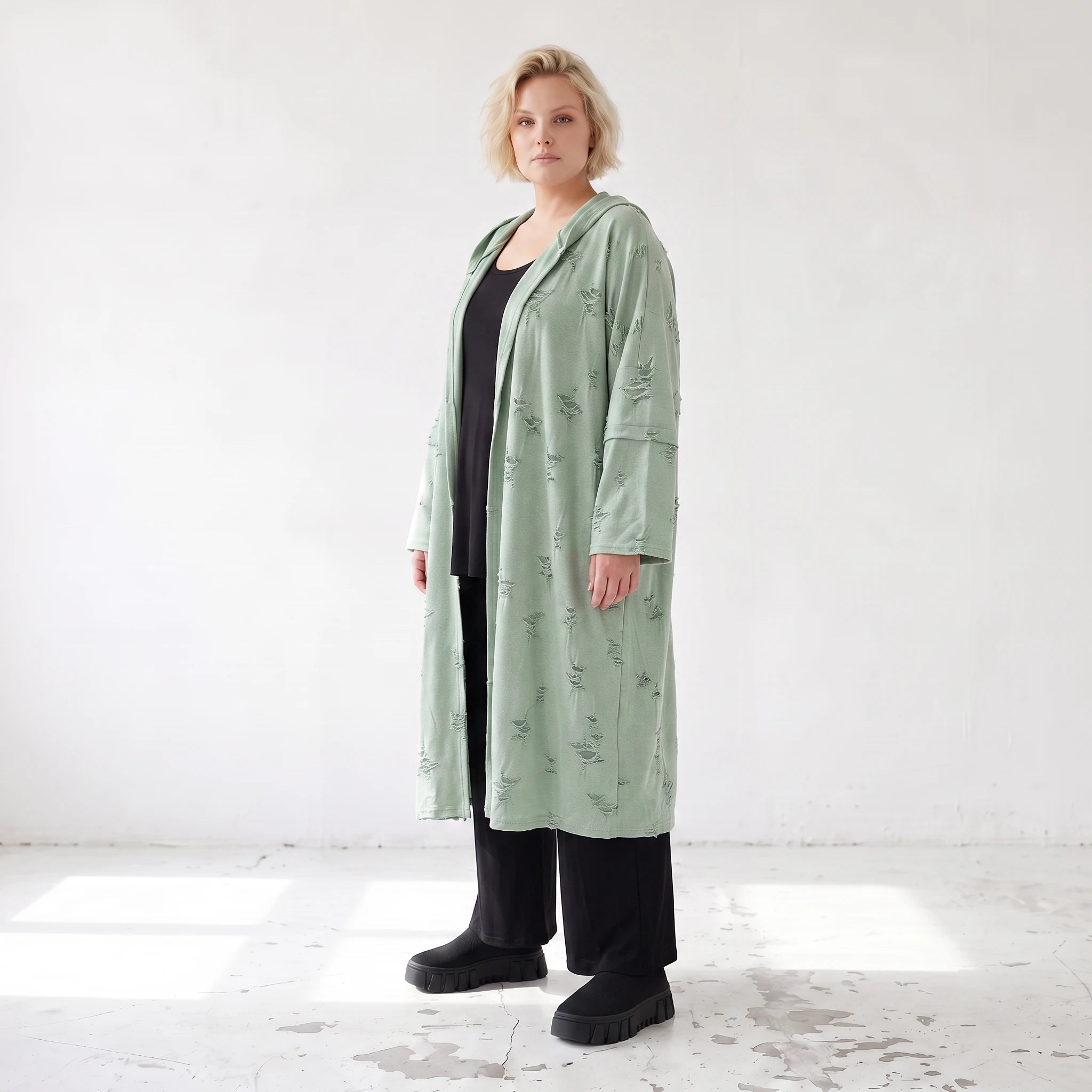 Cardigan in Pistaziengrün mit Kapuze aus weichem Jersey gerade geschnitten offen tragbar
