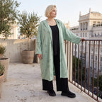 Cardigan in Pistaziengrün mit Kapuze aus weichem Jersey gerade geschnitten offen tragbar