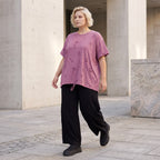 Shirt in Weinrot mit Stern Print im Used Look aus Baumwolljersey mit geradem Schnitt
