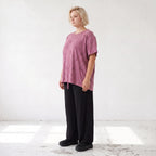Shirt in Weinrot mit Stern Print im Used Look aus Baumwolljersey mit geradem Schnitt